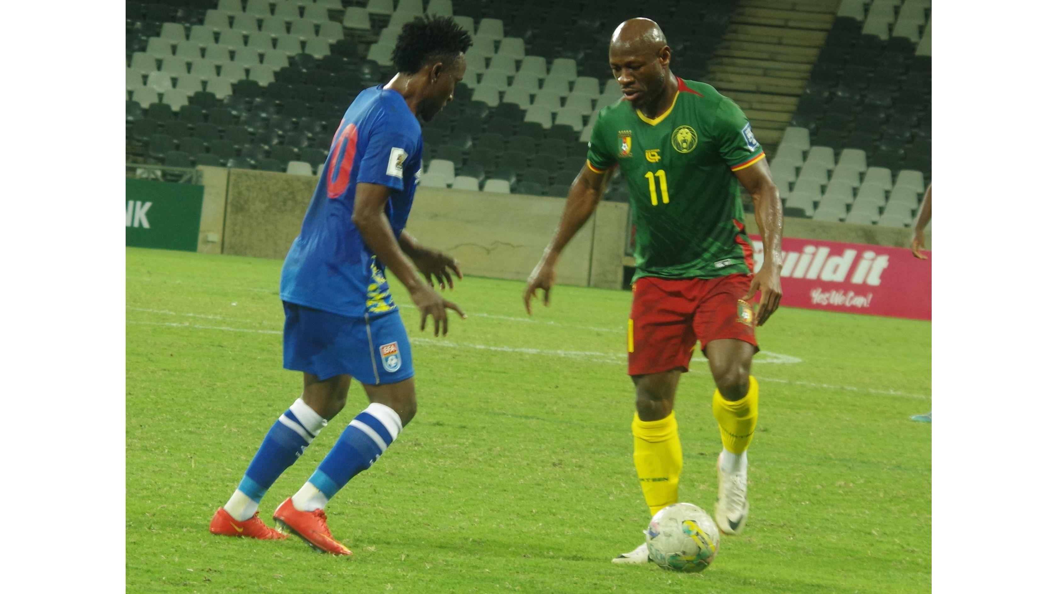 Sihlangu’s Banele ‘Pupu’ Sikhondze (L) quietly presses Cameroon’s Christian Bassogog during the 2026 Wolrd Cup qualifiers played in March. (Pic: File)